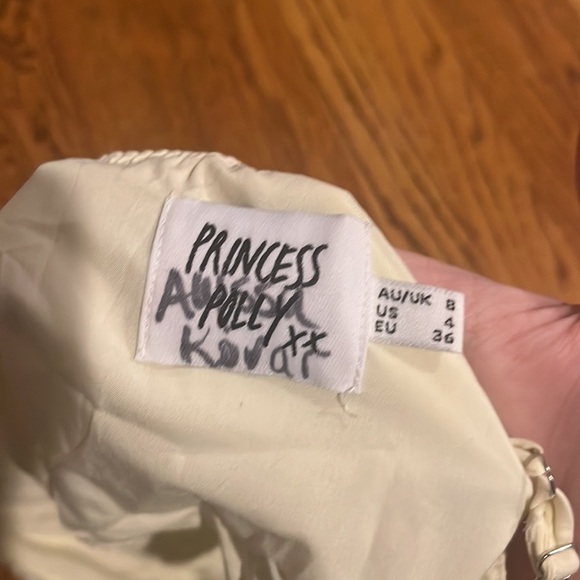 Princess Polly Woman’s Yellow Crop Top Size US 4 - Picture 3 of 4